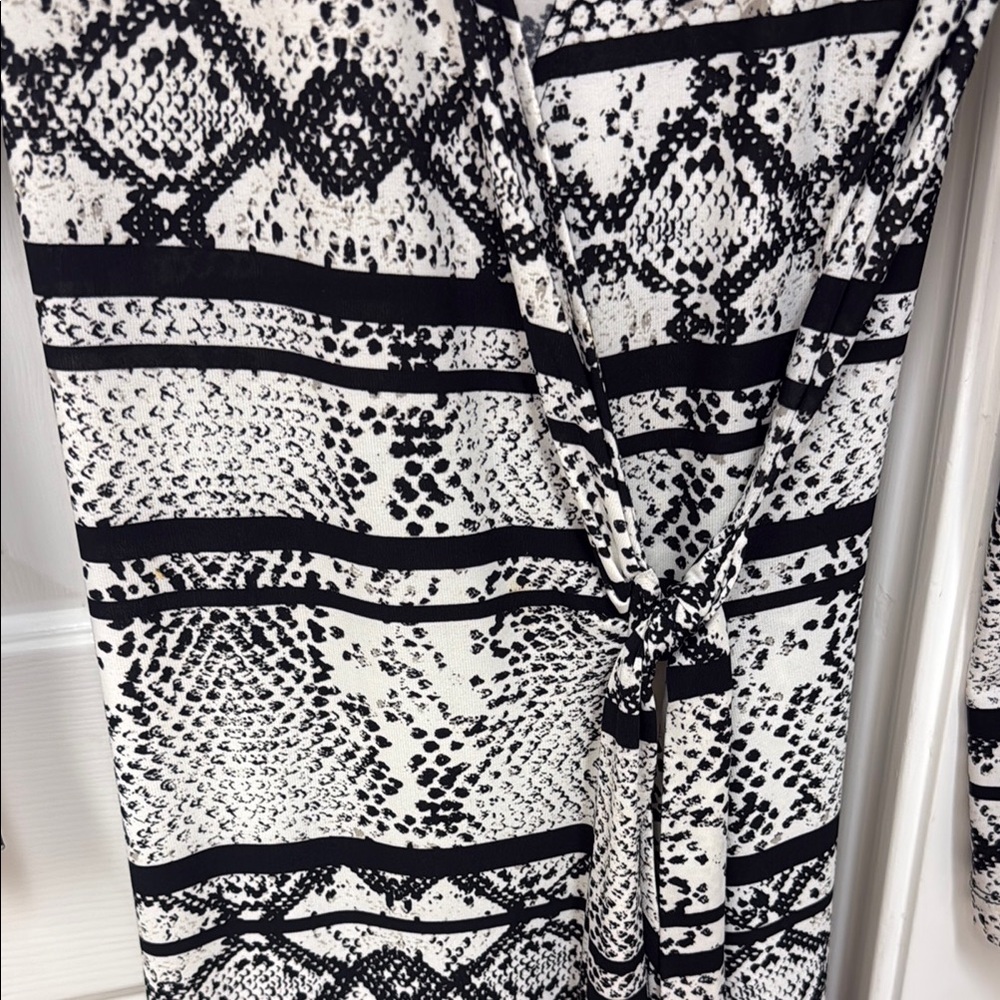 BCBG Black and White Patterned Wrap Dress - Picture 5 of 11